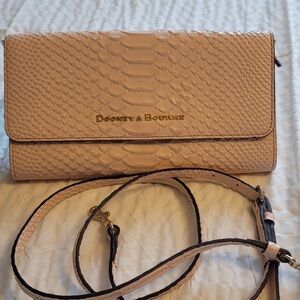 Dooney & Bourke cross body/clucth